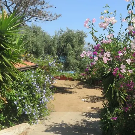 Casa Con Giardino Sulla *