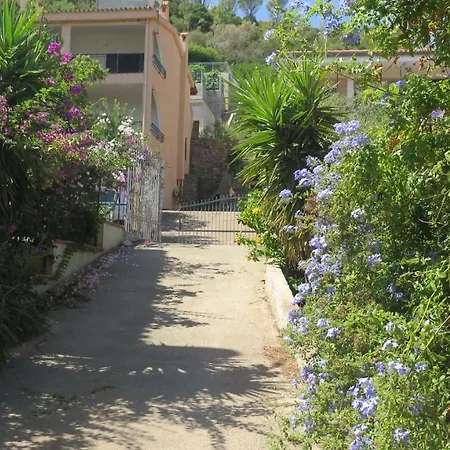 Casa Con Giardino Sulla * Tertenìa